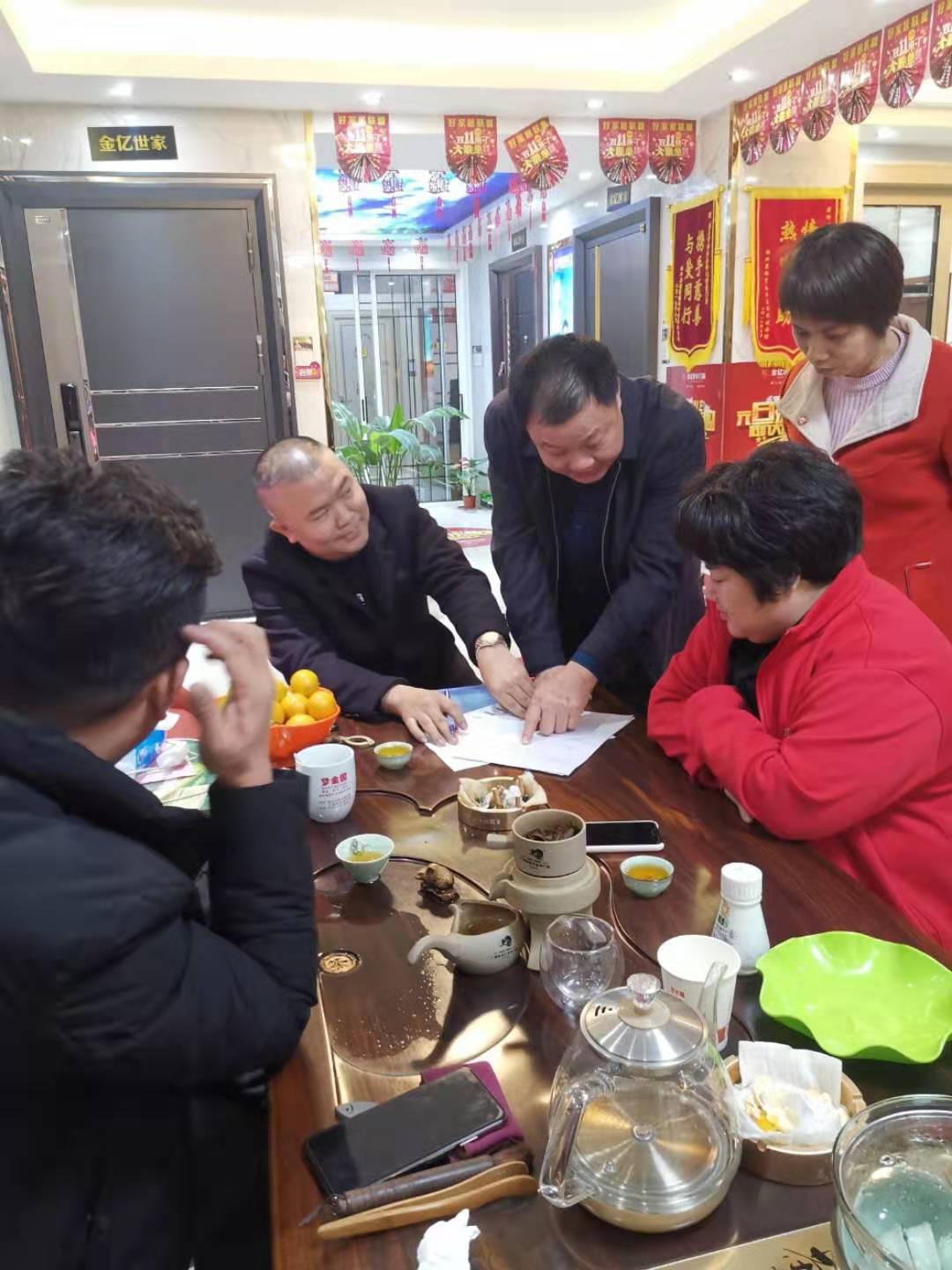 全屋門窗定制廠家金億世家門業余董巡回考察各地專賣店