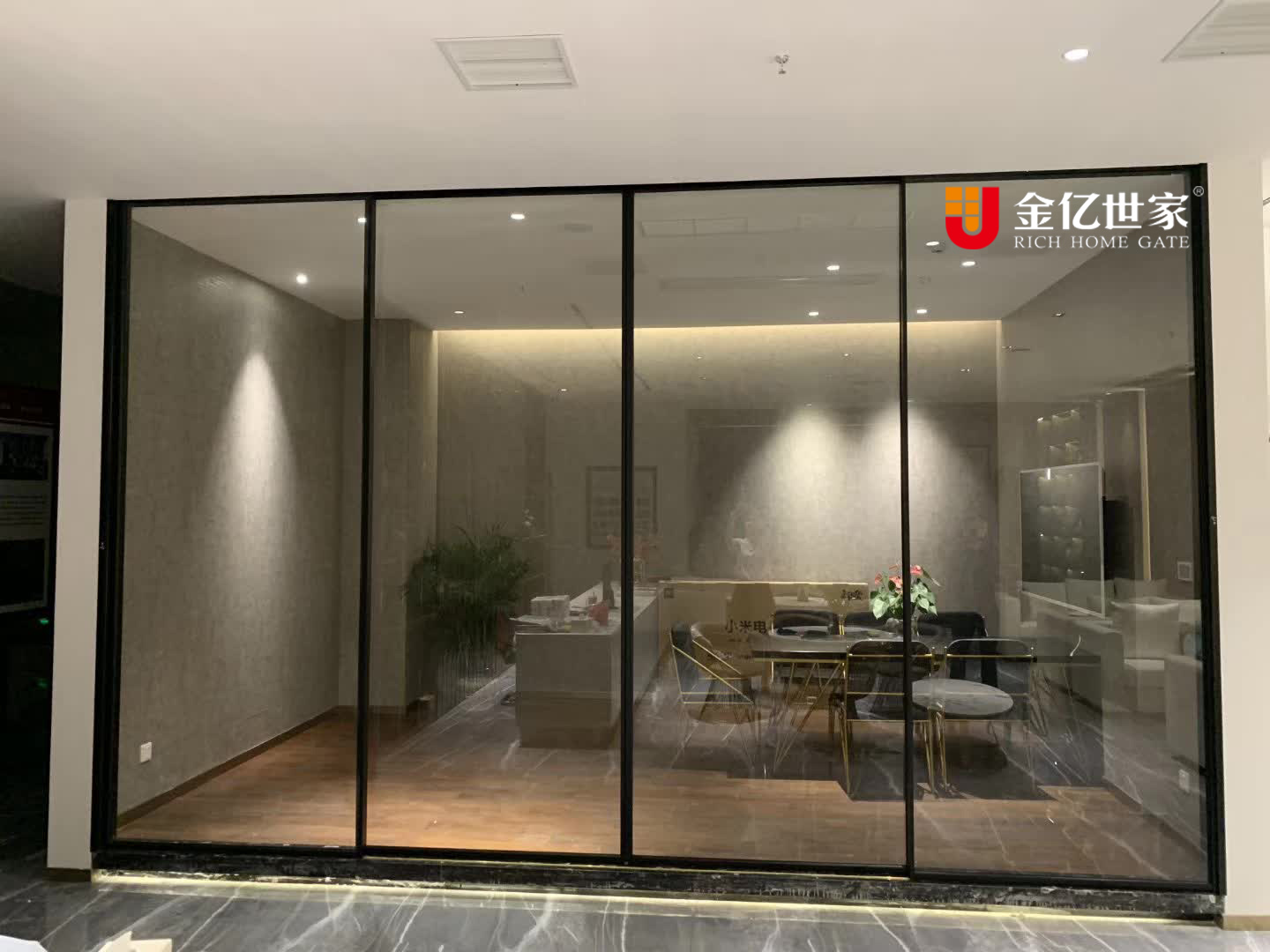 全屋門窗定制廠家金億世家門窗全景窄邊門 簡練大氣的意境美